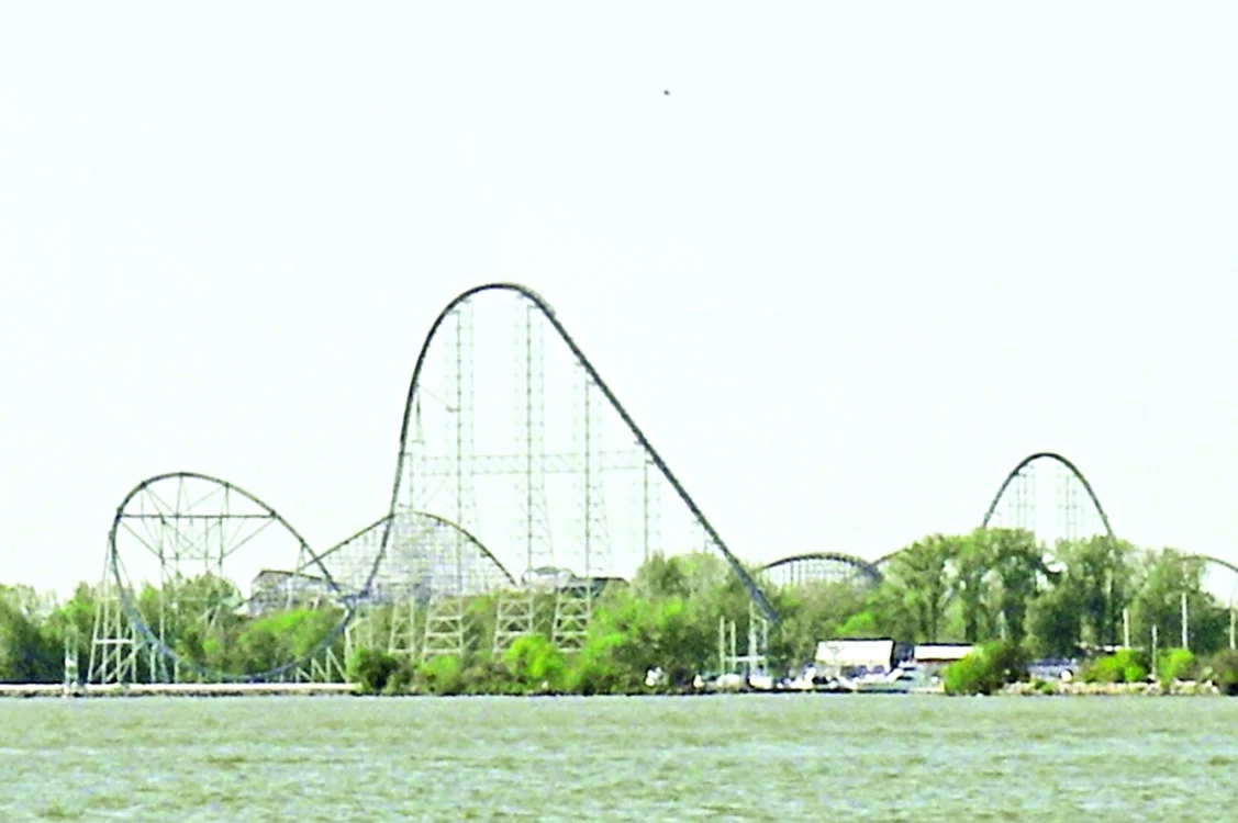 
    Parcul este mai mare şi  decât anumite orăşele  din împrejurimi. Deseori  s-au semnalat cazuri de  dispariţii în zonă  