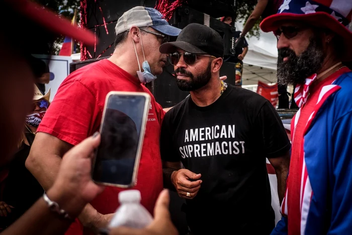 .Liderul grupării Proud Boys, Enrique Tarrio, la marşul Latinii pentru Trump Miami Octombrie 2020 FOTO EPA-EFE