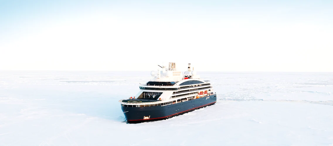 Spărgătorul de gheață cu care au călătorit Prințul Albert și Prințesa Charlene spre Antarctica. FOTO: Instagram