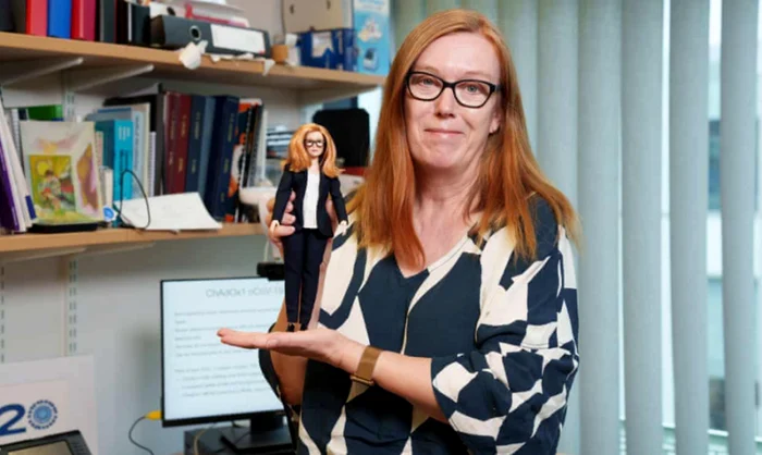 Mattel a dezvăluit cinci noi modele care onorează femeile care muncesc în domeniul ştiinţelor, printre care unul cu Sarah Gilbert Foto: Twitter