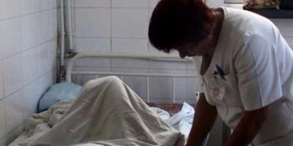 O yemenită de 12 ani a murit în timpul naşterii  - Revista presei internaţionale