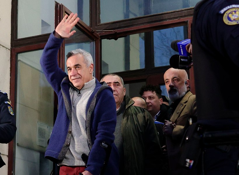 Reacția lui Călin Georgescu la acuzațiile aduse avocatului care apare lângă el la mai multe evenimente: „Această asociere este complet falsă”