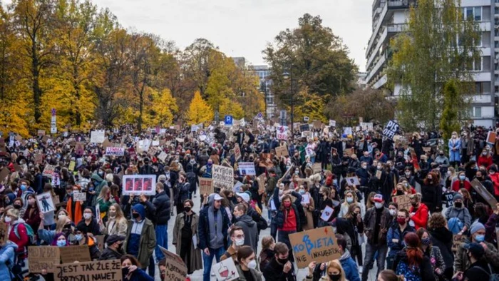 Kaczynski, vicepremier responsabil de securitatea naţională în cabinetul Morawiecki, şi-a chemat susţinătorii să „apere bisericile” chiar înainte de marile proteste anunţate vineri.