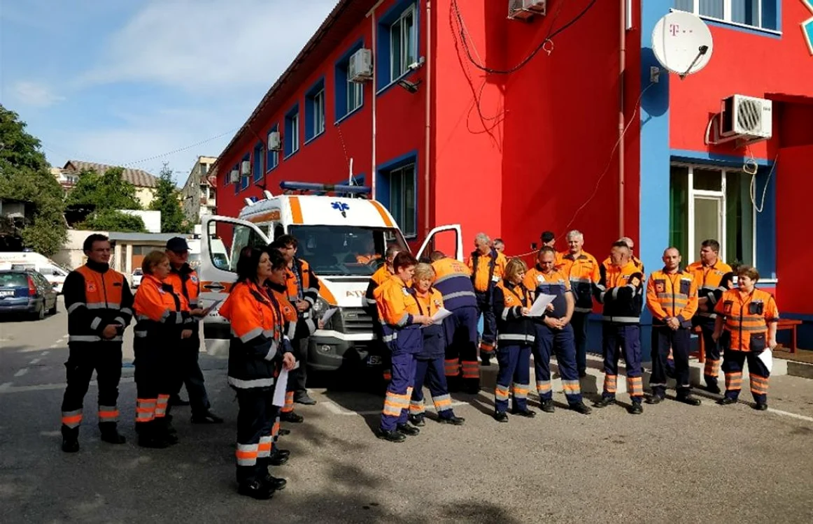 Angajaţii serviciilor de Ambulanţă au declanşat un protest pe perioadă nedeterminată