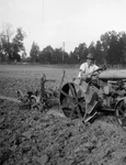 Tractor Ford de fabricație americană, în perioada interbelică (© Library of Congress)