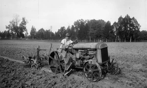 Tractor Ford de fabricație americană, în perioada interbelică (© Library of Congress)