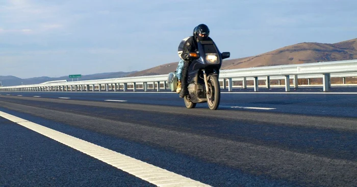 Mulţi şoferi nu ştiu încă de varianta autostrăzii pentru ruta Deva - Simeria Veche. FOTO: Daniel Guţă