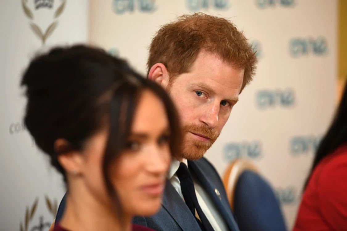 Meghan și Harry au explicat recent în cadrul unui interviu că nu se descurcă prea bine cu atâta expunere mediatică