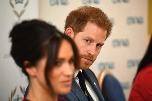 Meghan și Harry au explicat recent în cadrul unui interviu că nu se descurcă prea bine cu atâta expunere mediatică