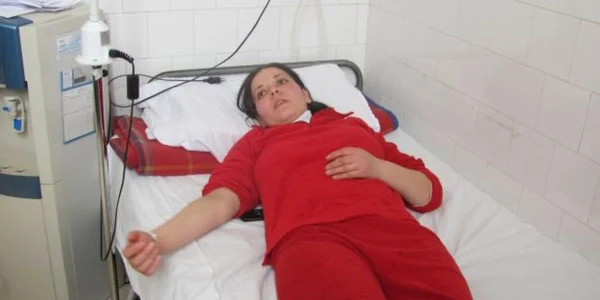 Tânăra este internată la Spitalul Filantropia din Craiova 