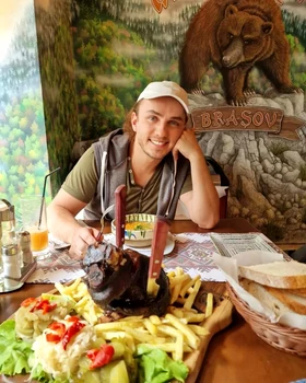 Mihai Trăistariu a încercat ciocolata Dubai foto: Facebook 