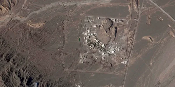 Tuneluri au fost săpate în versantul muntelui la situl Natanz 14 aprilie 2023 FOTO Planet Labs PBC