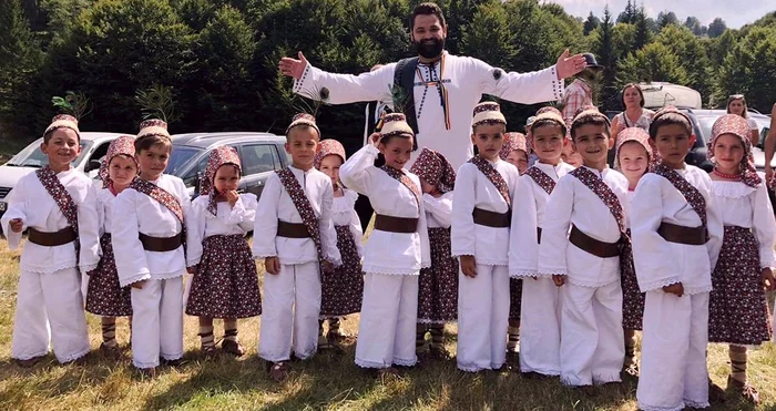 Acesta este tabloul scos la licitație de părintele Vasile