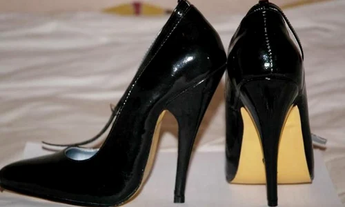 Stiletto, o scurtă istorie  De la armă mortală la simbol al eleganţei jpeg