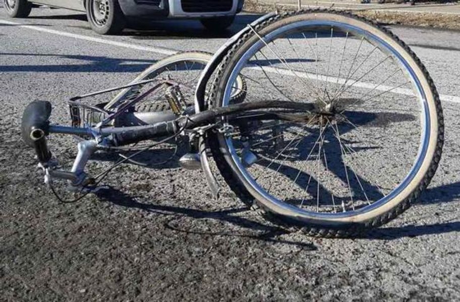  Un bărbat care făcea parte dintr-un grup de cicliști a murit în timp ce pedala