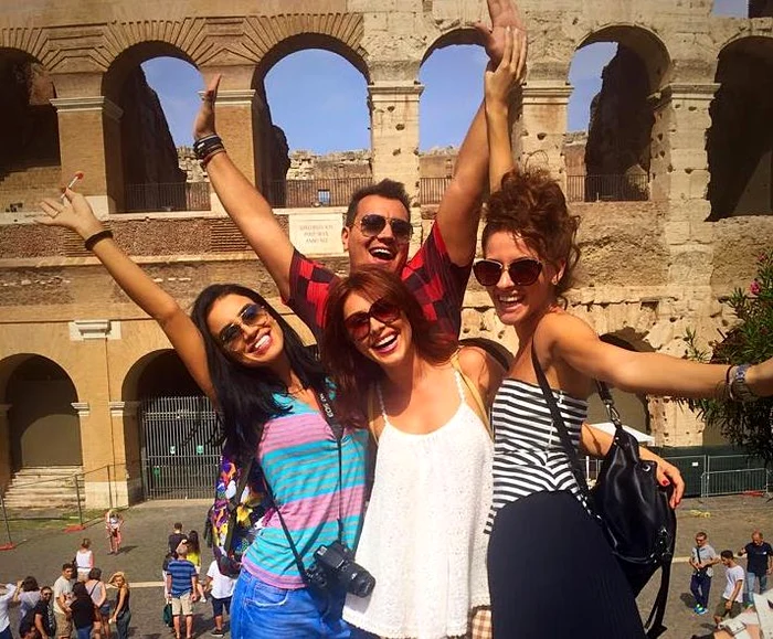 Adelina Pestrițu (28 de ani) a plecat în vacanță cu Ilinca Vandici (29 de ani), Ana Maria Barnoschi (23 de ani) și Bursucu