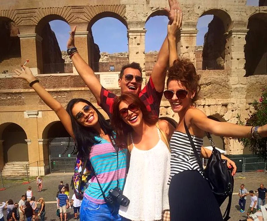 Adelina Pestrițu (28 de ani) a plecat în vacanță cu Ilinca Vandici (29 de ani), Ana Maria Barnoschi (23 de ani) și Bursucu