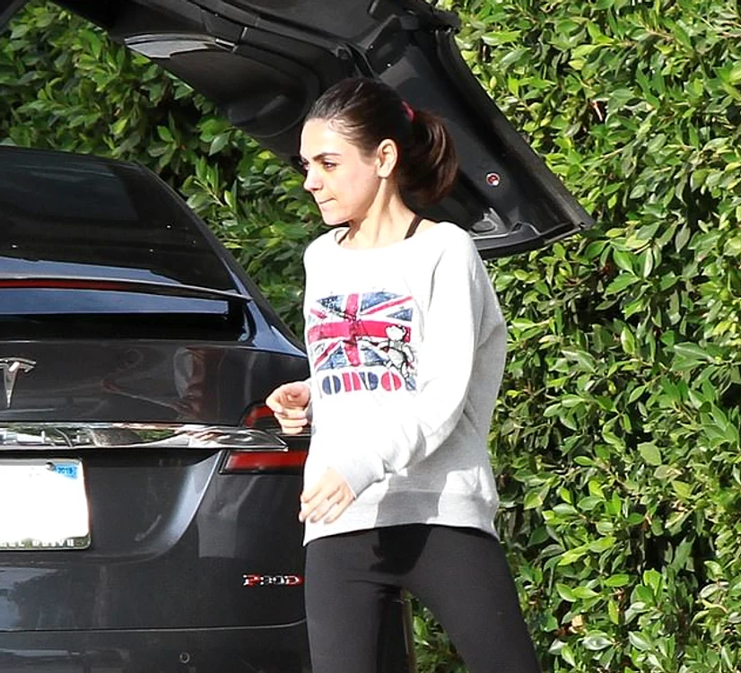 1 mila kunis png png