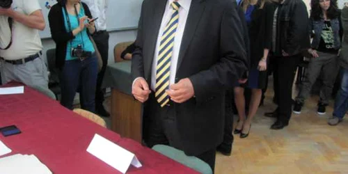 Primarul Nicolae Robu a pus ştampila FOTO Ştefan Both