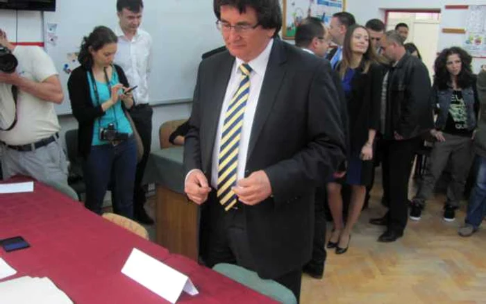 Nicolae Robu, primarul Timişoarei, a votat în cartierul Soarelui