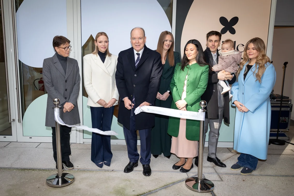 Charlene și Albert de Monaco alături de Prințesa Stephanie, Louis Ducruet și soția sa, Marie, și Camille Gottlieb