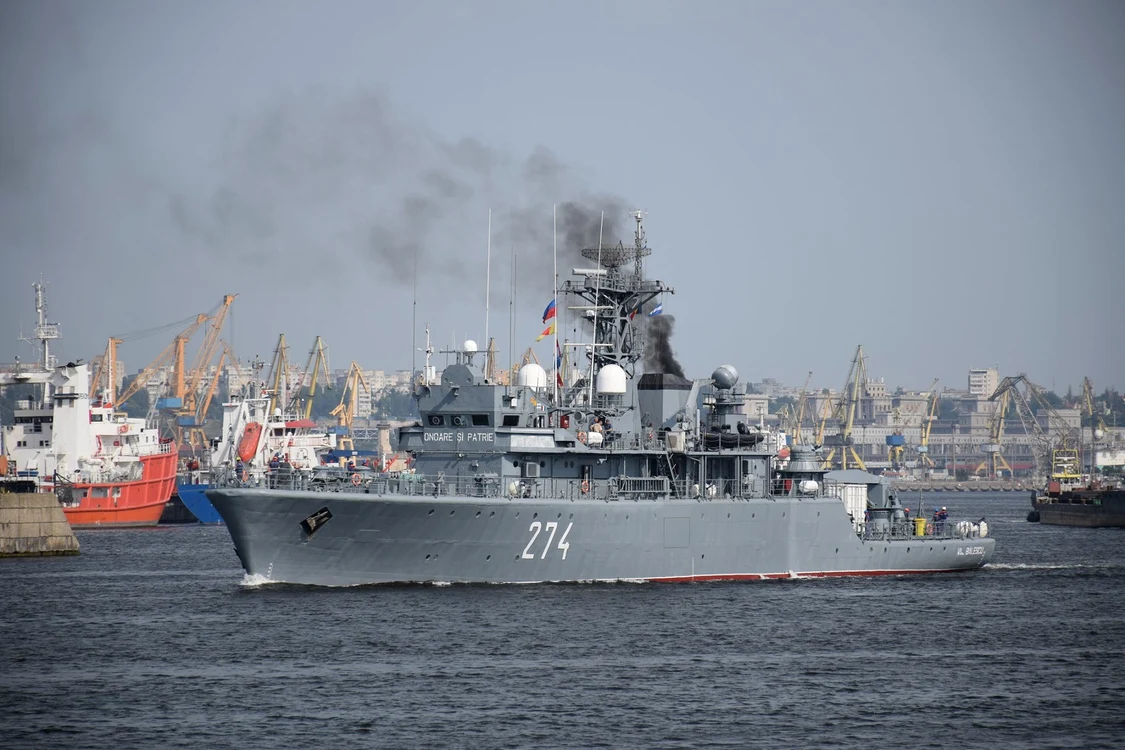 
    Reprezentaţiile vor fi accesibile publicului larg şi se vor desfăşura pe Faleza Cazinoului din ConstanţaSURSA FOTO: navy.ro  