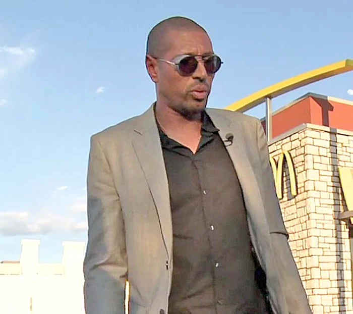 Jeremy Lewis, americanul cu care s-a iubit cântăreața, spune că vrea custodia băiețelului