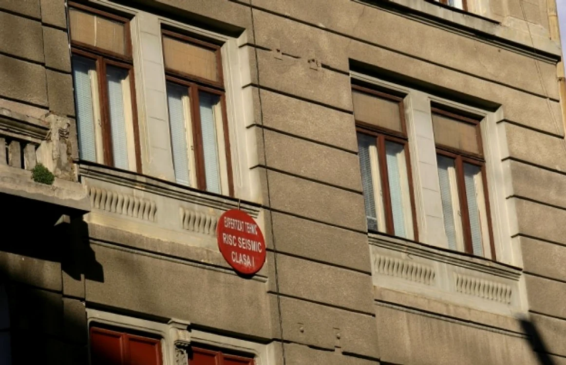 Autorităţile susţin că nu pot reabilita blocurile cu risc seismic din cauza proprietarilor din aceste imobile