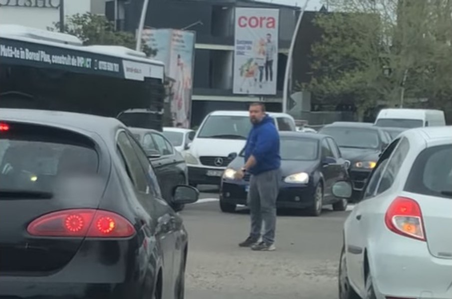 Cum a ajuns un constănțean să dirijeze circulaţia într-o intersecţie aglomerată din oraș VIDEO