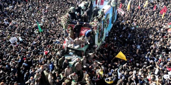 Oameni adunati la procesiunea de inmormantare a lui Qassem Soleimani FOTO EPA-EFE