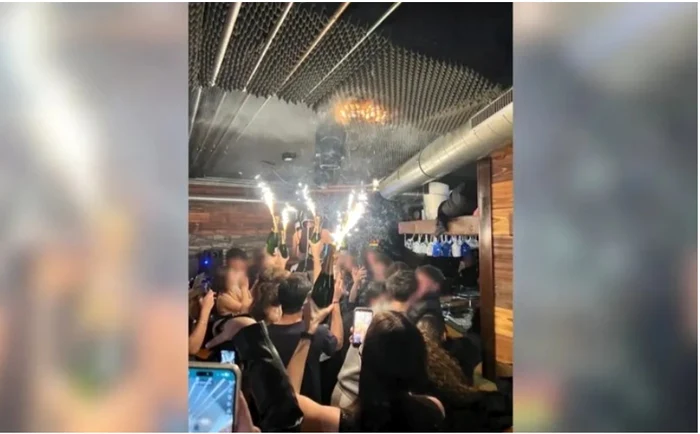 Fotografia care arată primele flăcări ale incendiului din Crans-Montana. FOTO: BFMTV 