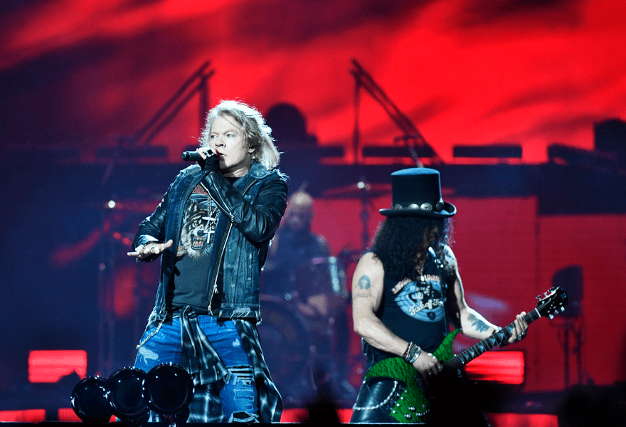 Povestea legendarei trupe Guns N' Roses, care va concerta la București. Controversele din viața lui Axl Rose