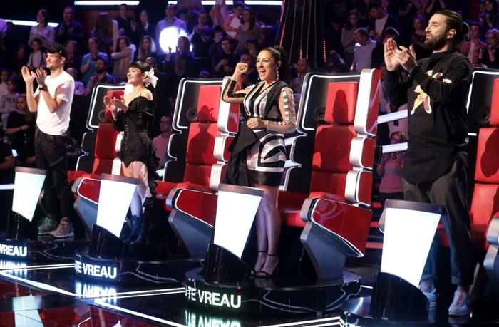 
    Antrenorii de la Vocea României au emoţii mari pentru elevii lorFoto: arhivă personală  