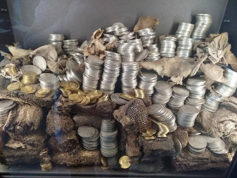 Alt muzeu francez jefuit: peste 2.000 de monede de aur și argint, furate