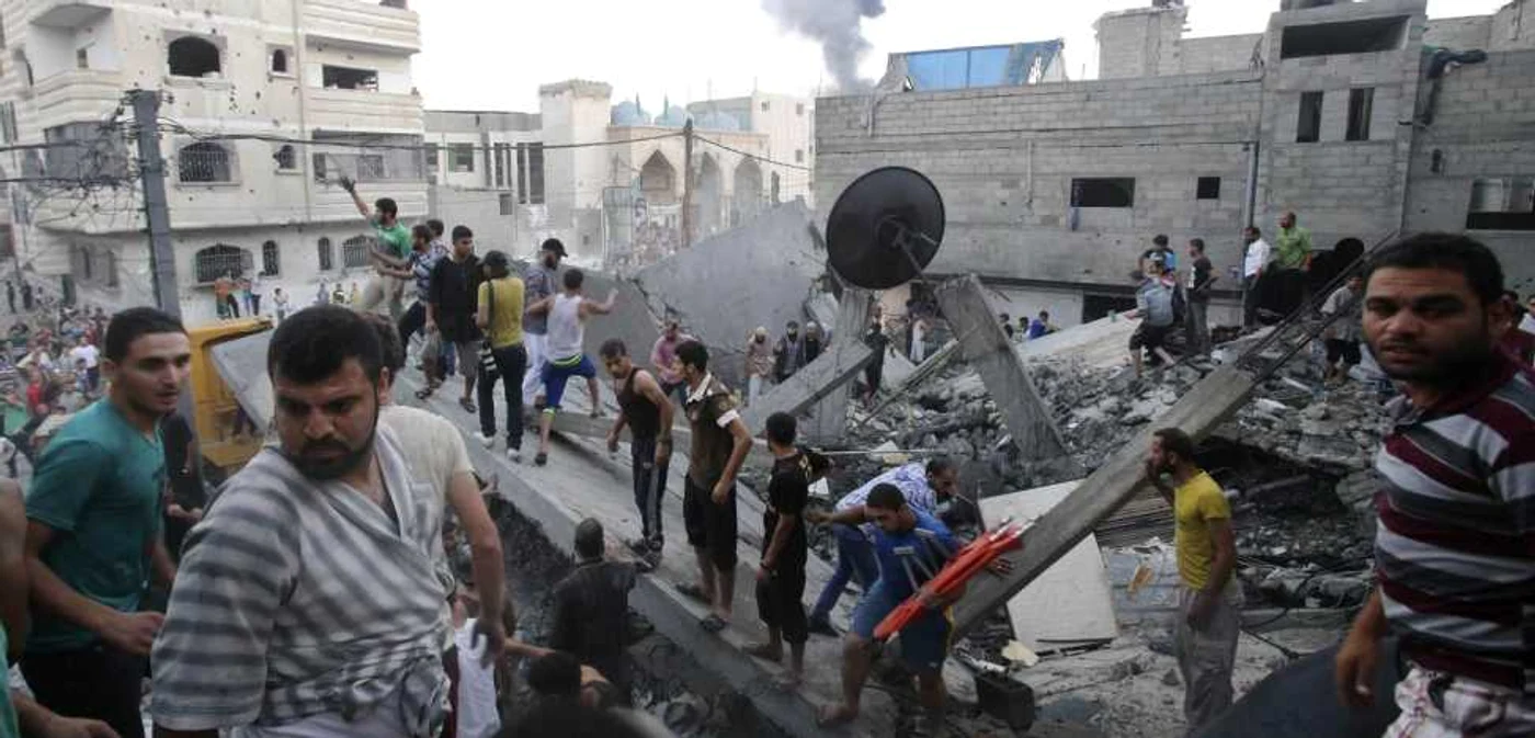 Rachetele lansate asupra Fâşiei Gaza au distrus zeci de clădiri