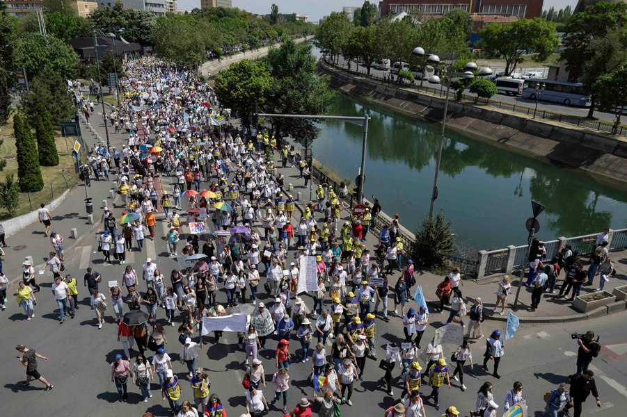 Marea îndrăzneală: Greva profesorilor continuă, în ciuda criticilor lui Iohannis şi a nemulţumirilor părinţilor