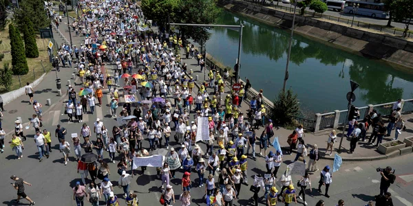  Marșul profesorilor spre Palatul Cotroceni. FOTO Inquam Photos / Octav Ganea