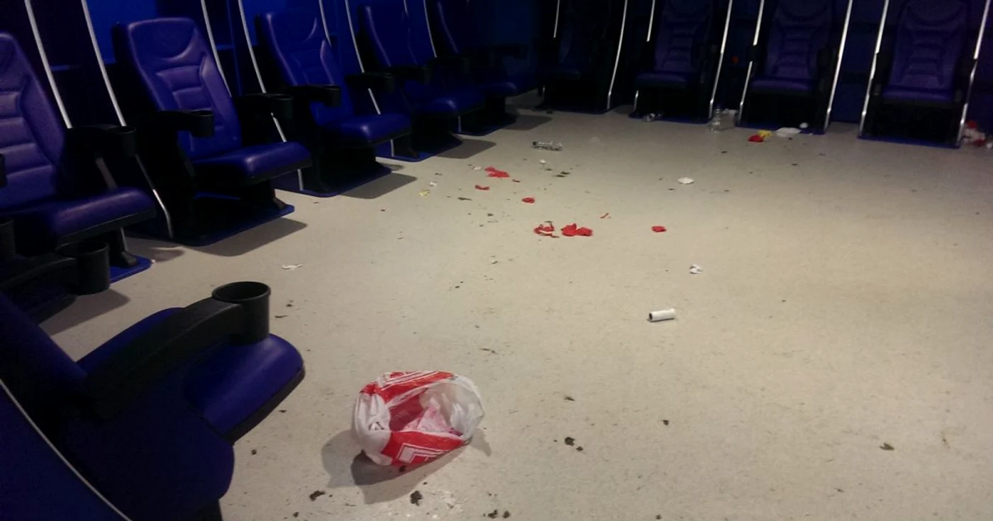 Mizeria lăsată de jucătorii Stelei în vestiare, după meci. FOTO SGU Ploieşti