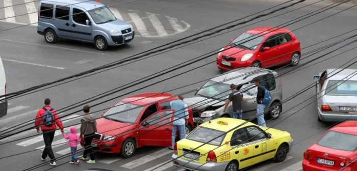 În accidentul de la Delfinariu a fost rănit şoferul Skodei roşii, care circula regulamentar