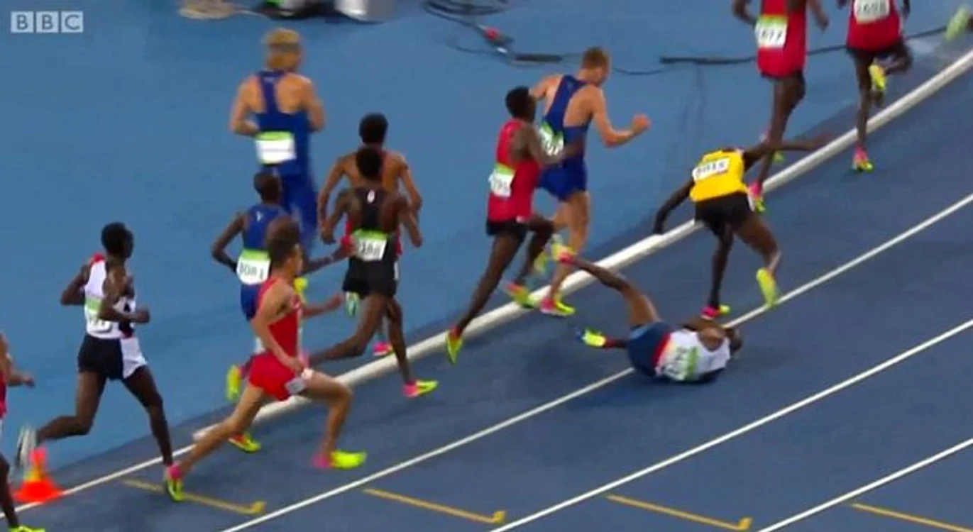 Momentul căzăturii lui Farah