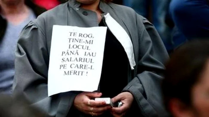 
    Vineri, 22 martie, de la ora 11.00, circulația rutieră în Piața Victoriei va fi perturbată din cauza unui miting organizat de sindicatele grefierilor.Foto: pandurul.ro  