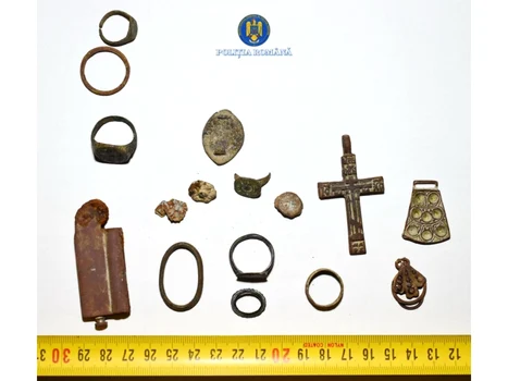 Bunuri de patrimoniu, descoperite de polițiști în Neamț (© IPJ NEAMȚ)