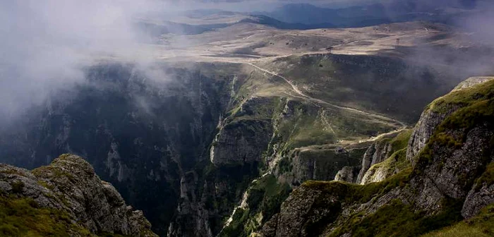 În 1993, în Bucegi s-au produs câteva sute de cutremure pentru care nu există o explicaţie pe deplin acceptată. FOTO Adevărul