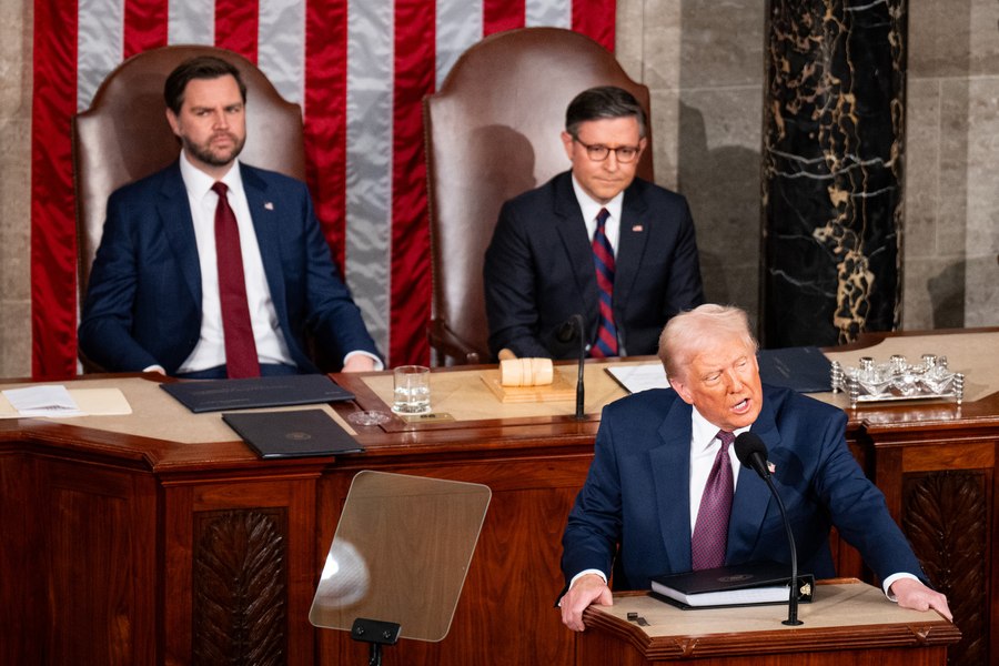 Tensiuni în tabăra lui Trump. Mai mulți republicani îi cer liderului american să reia ajutorul militar pentru Ucraina
