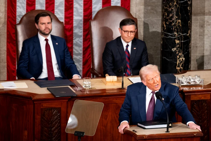 JD Vance și Mike Johnson, în timpul discursului ținut de Trump în fața Congresului FOTO Profimedia