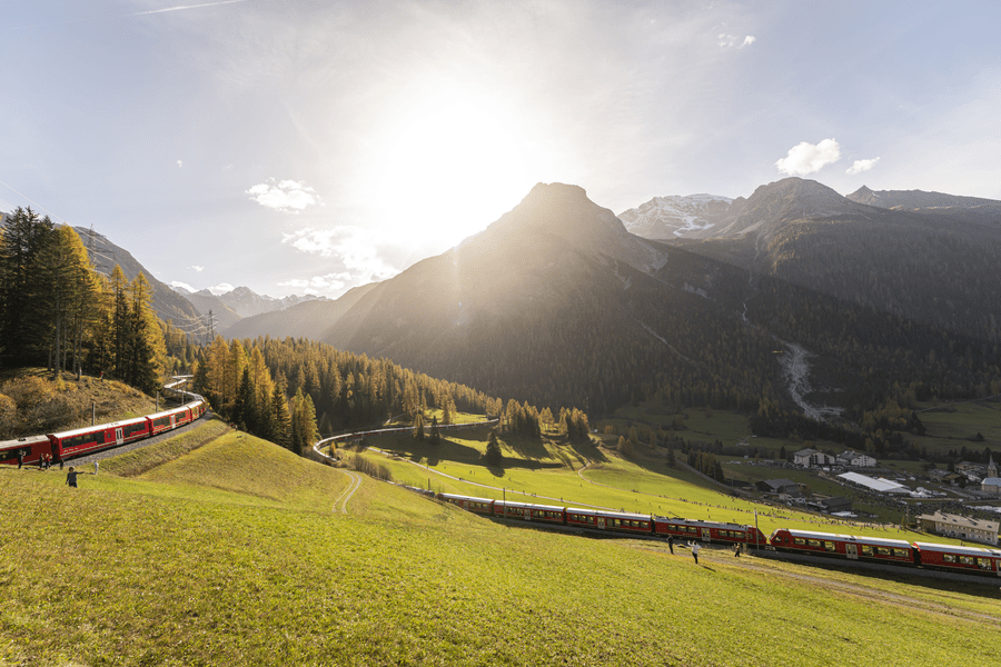 Imagini cu cel mai lung tren din lume: are 2 kilometri