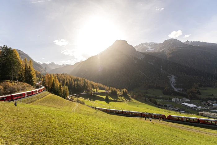 Cel mai lung tren de pasageri are 1,91 kilometri FOTO EPA - EFE