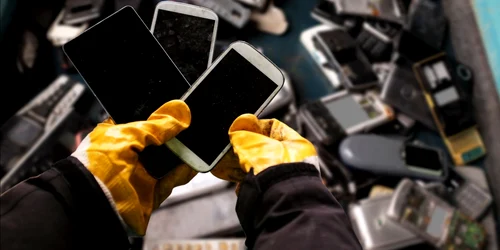telefoane stricate 1 jpg
