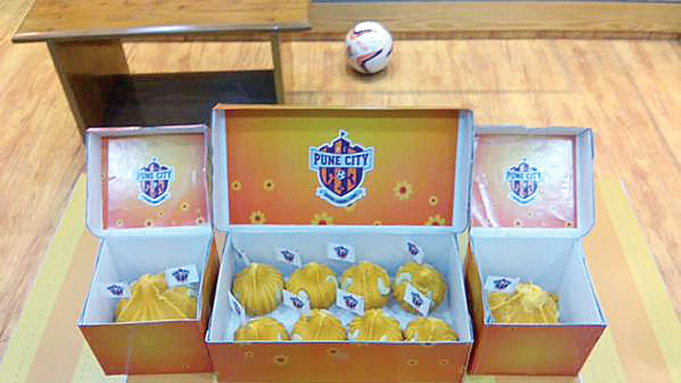Românul şi coechipierii săi de la FC Pune au fost serviţi cu un preparat tradiţional