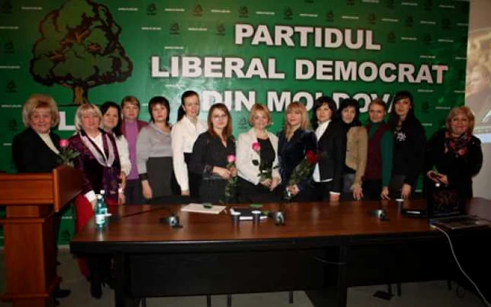 Conducerea organizaţiei femeilor liberal-democrate din sectorul Centru FOTO pldm.md